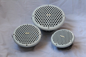 اختلاف 50 ، 100 با اسپیکر300 واتی